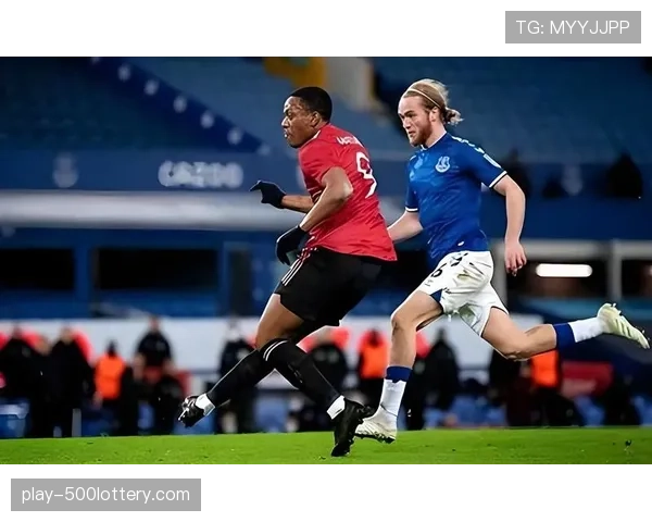 纪律公告：英足总就球迷向角球区投掷杂物事件，对埃弗顿俱乐部处以罚款